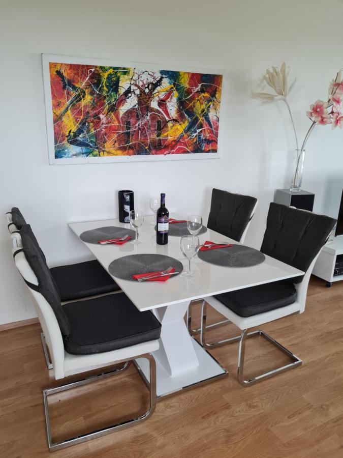 Prostorny 3 Pokojovy Apartman S Dvema Terasami Prague Luaran gambar
