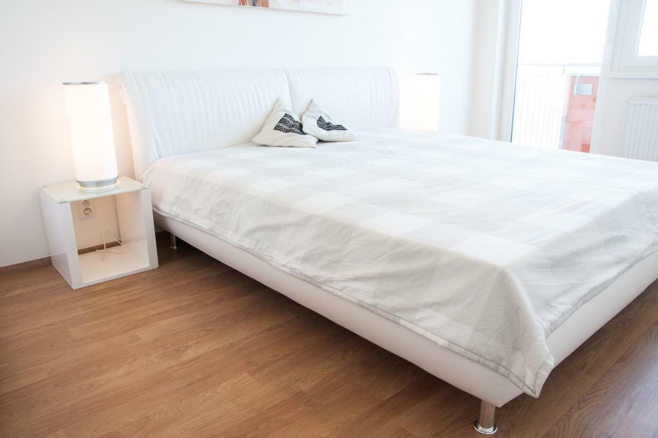 Prostorny 3 Pokojovy Apartman S Dvema Terasami Prague Luaran gambar