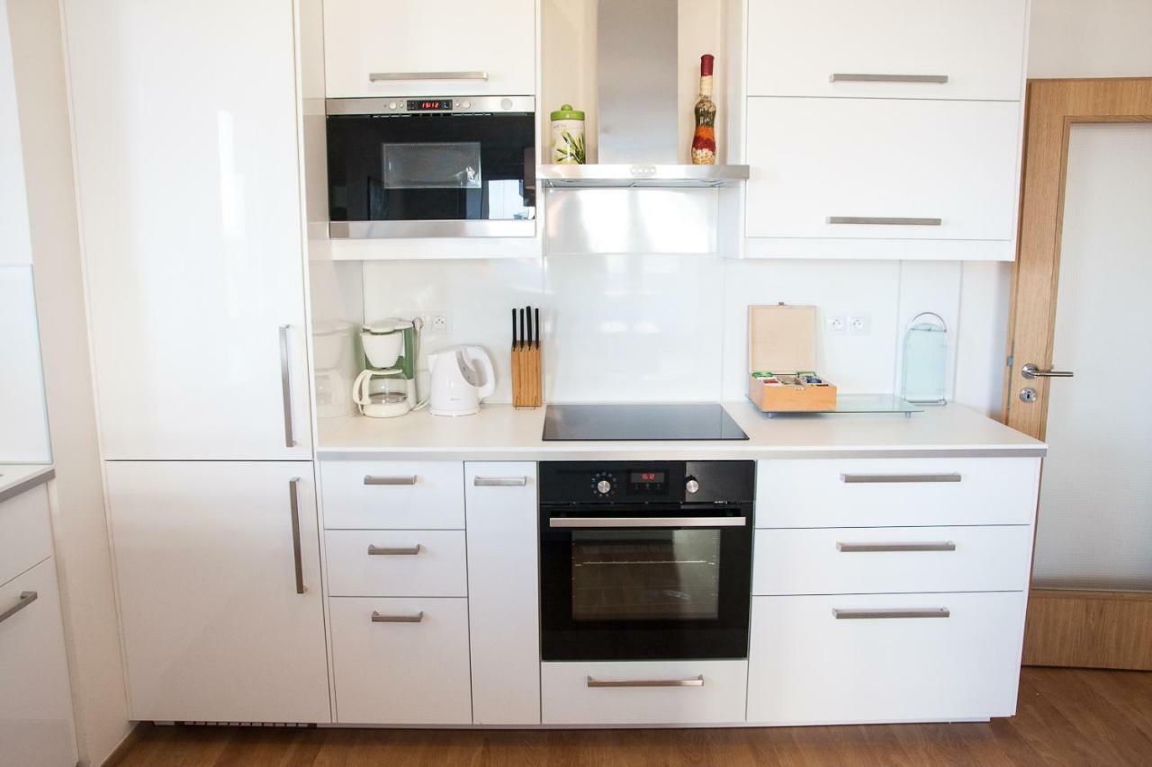 Prostorny 3 Pokojovy Apartman S Dvema Terasami Prague Luaran gambar