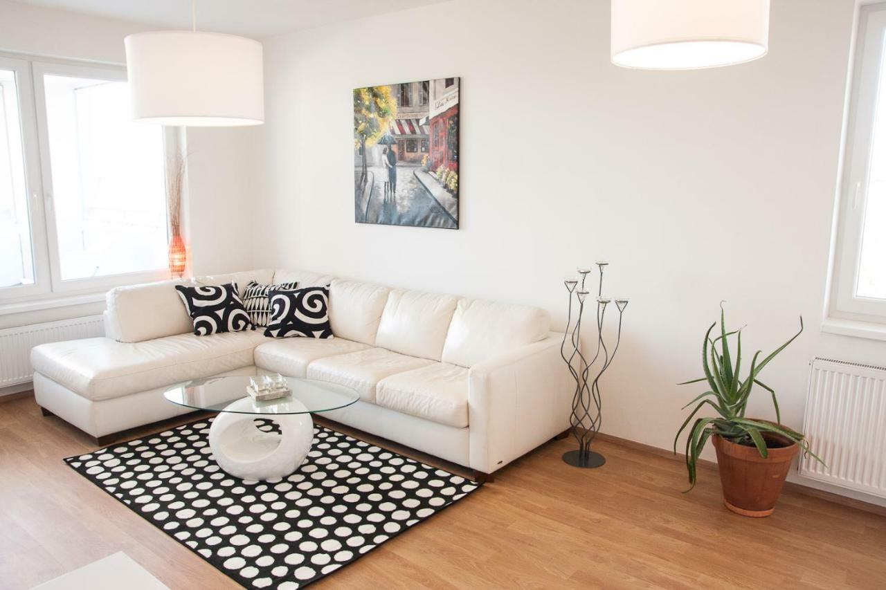 Prostorny 3 Pokojovy Apartman S Dvema Terasami Prague Luaran gambar