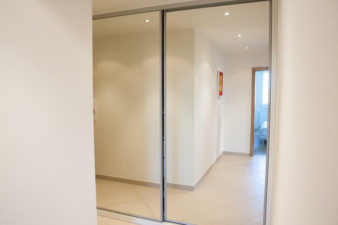 Prostorny 3 Pokojovy Apartman S Dvema Terasami Prague Luaran gambar