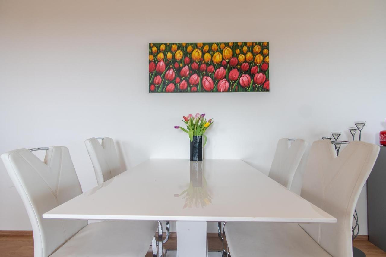 Prostorny 3 Pokojovy Apartman S Dvema Terasami Prague Luaran gambar
